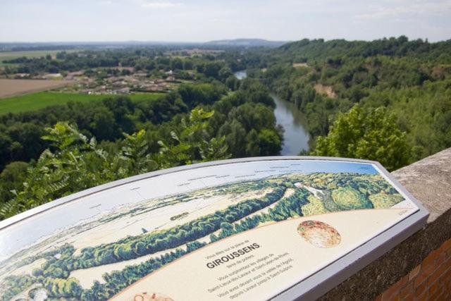 ¨Gite Du Cafe Suquet Giroussens Exteriör bild
