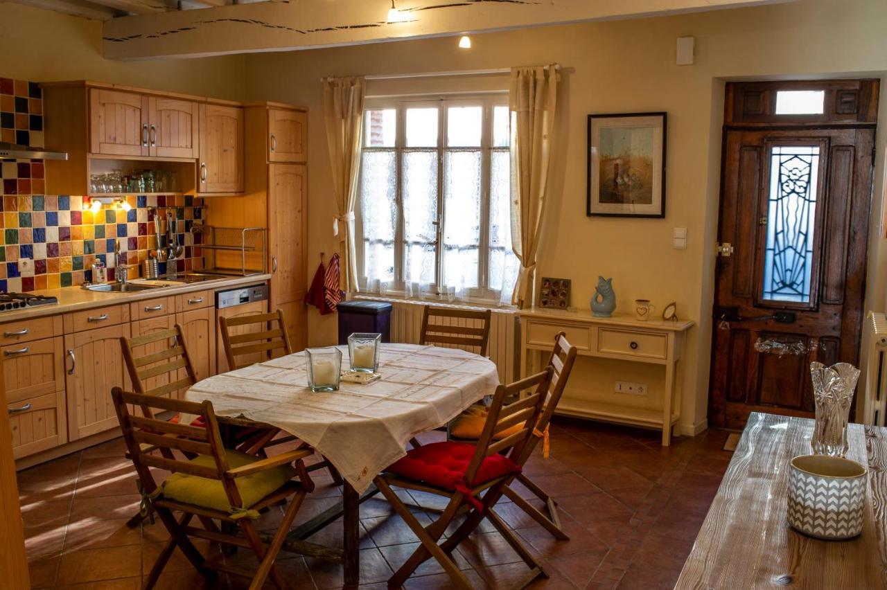 ¨Gite Du Cafe Suquet Giroussens Exteriör bild